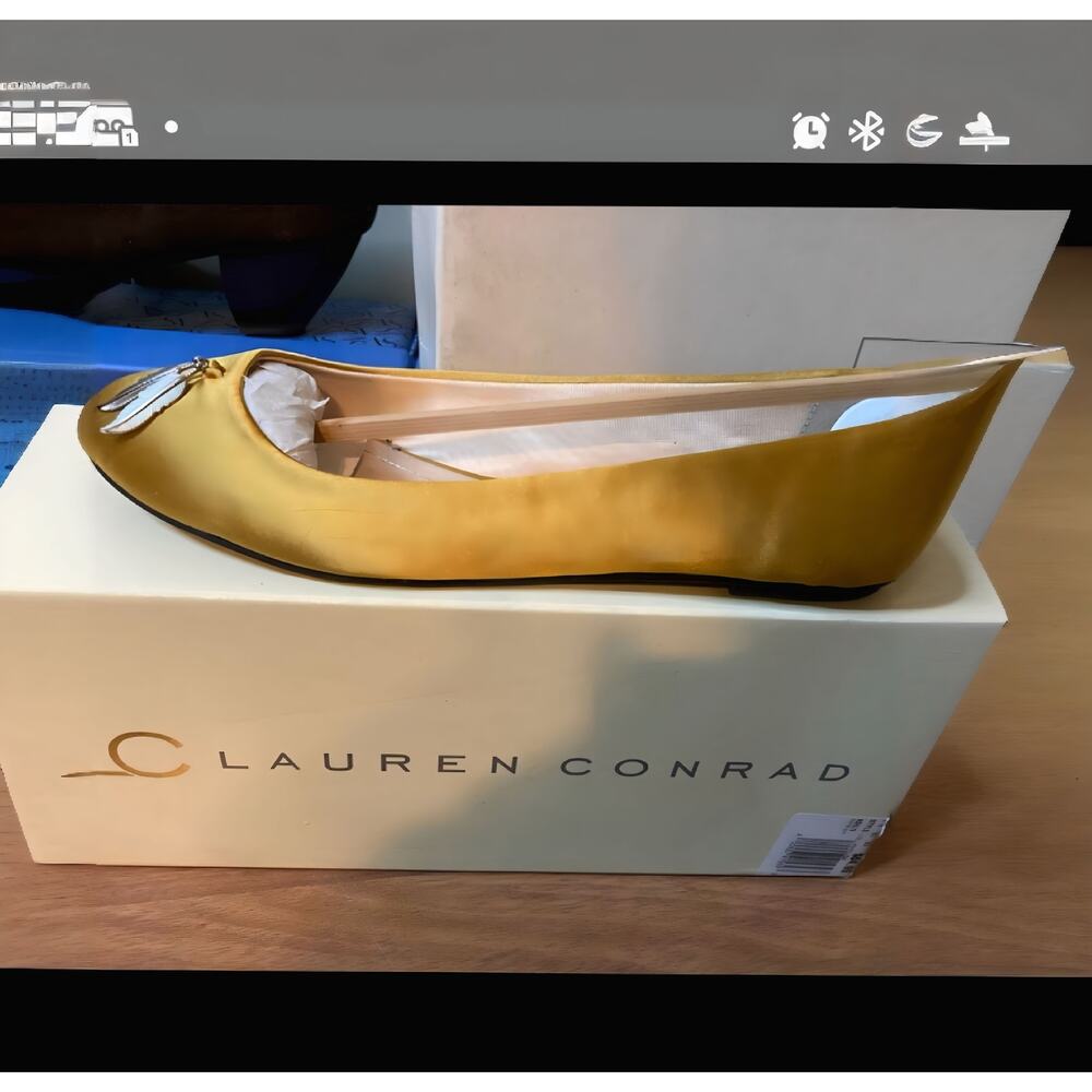 Lauren Conrad flats size 6M - New